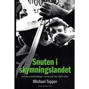 Snuten i skymningslandet är en svensk idé- och kulturhistoria 1965-2010 såsom den kommit till uttryck i de tongivande polisberättelserna i roman och film. Michael Tapper tar avstamp i en historik över den moderna kriminalpolitiken, polisorganisationen och kriminalgenren för att sedan analysera de stilbildande och mest säljande romanerna och filmerna under perioden. Författaren belyser hur genren använts för att angripa folkhemmet och beskriva dess sönderfall. Sjöwall-Wahlöö står inte oväntat i centrum, men även författare som Leif GW Persson, Jan Guillou, Henning Mankell och Stieg Larsson samt filmatiseringarna av deras romaner analyseras. Ett särskilt kapitel ägnas åt de fristående filmserierna Beck, Johan Falk och Wallander. I polisberättelserna utspelar sig ideologiska slag om Verkligheten där fiktionen inte bara är en spegel av samtiden utan också påverkar vår uppfattning av den och i slutänden även verkligheten självt genom opinionsbildning och politiska beslut.Det är hög tid att sätta sökarljuset på den svenska polisberättelsen iroman och film, och på de politiska sammanhang, händelser och debatter som format och formats av den. Snuten i skymningslandet lägger en avgörande pusselbit till förståelsen av den svenska samtidshistorien.    Format Inbunden   Omfång 859 sidor   Språk Svenska   Förlag Nordic Academic Press   Utgivningsdatum 2011-08-08   ISBN 9789185509621  