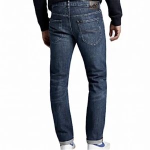 Lee jeans - Lee jeans i ganska bra skick. Pyttelitet hål i grenen