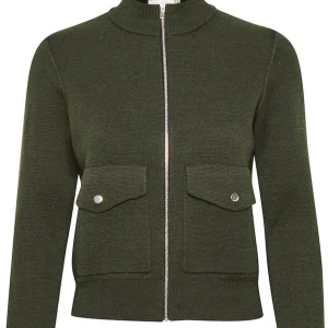 stickad cardigan från InWear - superfin cardigan helt oanvänd,storlek S i mörkgrön färg som passar perfekt till en stilren look, köpt för 1300. skriv för egna bilder.