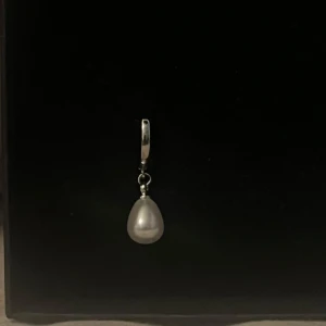 Silverörhänge  - Kan frakta med frimärke för 18kr! Ett silverörhänge som även finns att köpa i par så kolla mina andra annonser!