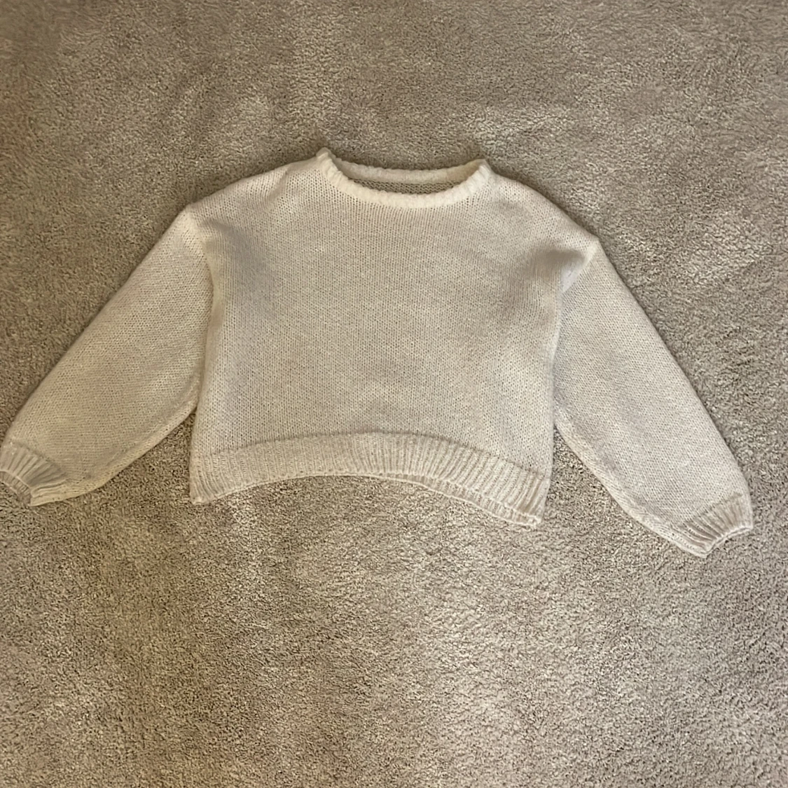 Vit stickad tröja