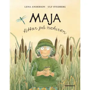 Upptäck allt spännande som händer i naturen när vår blir till sommar, löven börjar falla och frosten slår till. Följ med Maja ut i skog och mark och förundras över insekter, fiskar, fåglar och allt det magiska som sker runt omkring oss om vi bara stannar upp och tittar oss omkring en stund. Genom Majas nyfikenhet, humor och naturglädje får vi veta hur gammalt trädet är, vad som händer med fröet när det planterats, hur man ser skillnad på en gräshoppa och en vårtbitare och mycket mer.Det finns nog ingen som har lärt generationer av barn så mycket om naturen som Maja. Där finns ju så mycket att se och upptäcka! I denna nyutgåva av Maja tittar på naturen (utkom första gången 1983) har Lena Andersons klassiska bilder fått nytt liv och Ulf Svedbergs text varsamt anpassats och fått ny, luftigare form.Våren kommer och sommaren går,av näbbmus syns inte minsta spår.När hösten ruskar i lönnens gull,har igelkott somnat i lövhögens mull.Och snart ligger isen blank över vikenoch hela året är Maja nyfiken.    Format Inbunden   Omfång 50 sidor   Språk Svenska   Förlag Rabén & Sjögren   Utgivningsdatum 2019-03-15   Medverkande Ulf Svedberg   Medverkande Emilie Crispin Ekström   Medverkande Lena Anderson   ISBN 9789129714135  