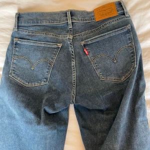 Levi’s jeans - Levi’s jeans 710. Storlek W27 L30. Mycket fint skick. Pris kan diskuteras☺️