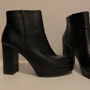 Ankle boots - Storlek 39 men passar även 38.