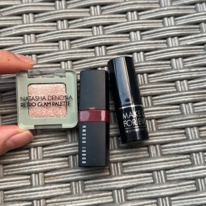 Litet kit - mini Lipsticks ifrån bobbi brown, makeup forever samt en eyeshadow från natasha denona. SÄLJS ENDAST i kit .  