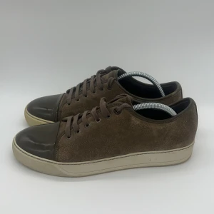 Lanvin  - Hej säljer nu mina lanvins i toppskick. Nypris på dessa ligger på 4300. De sitter oftast 1 storlek större. Ställ gärna frågor vid funderingar först till kvarn på box och dustbag har ett begränsat antal!