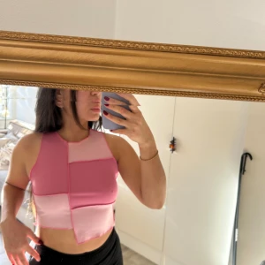 Rosa topp - Cool rosa topp från Shein❤️‍🔥st M med lite skavanker men inget man tänker på💕