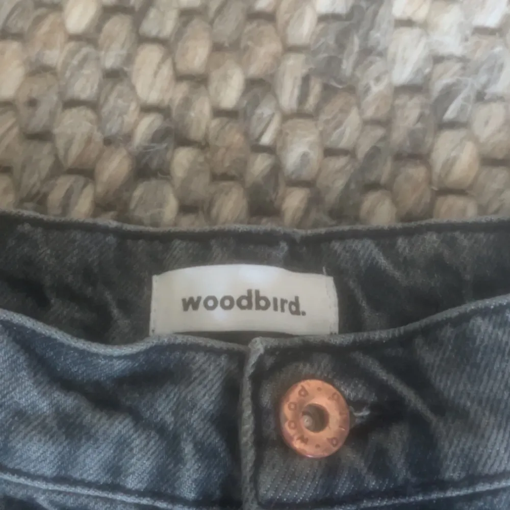 Blå Woodbird Jeans i myckrt bra skick. Säljer pågrund av att jag inte använder dom längre. Storlek W30/L32. Jeans & Byxor.