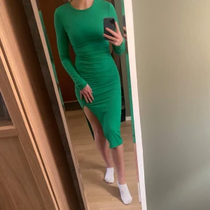 Klänning  - Fint skick!  Långa ärmar 