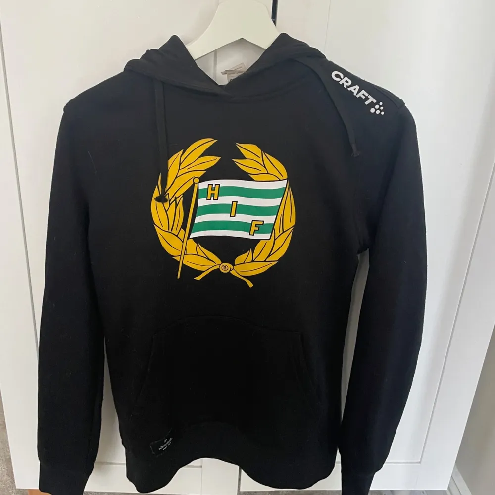 Väldigt bra skick men lite för liten på mig. Hoodies.