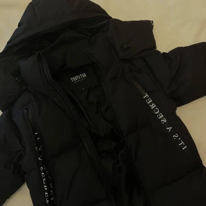 Trapstar jacka - Köpt för runt 4000:- förra vintern, bra skick.