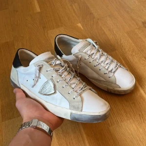 Phillipemodel skor - Phillipemodel skor | Nyskick | Nypris 5000kr | Storlek 42 | Ingår: box, dustbag och skorna |  Fraktar via PostNord eller Instabox på köparens bekostnad | Hör av dig vid minsta fråga eller fundering📩