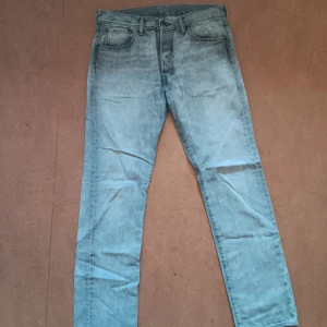 Low waist jeans - Snygga low waist jeans från levi's i fint skick! *Köpare står för frakt