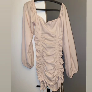 Klänning från NLY Trend - Strl.38, aldrig använd. Köparen står för frakt. 