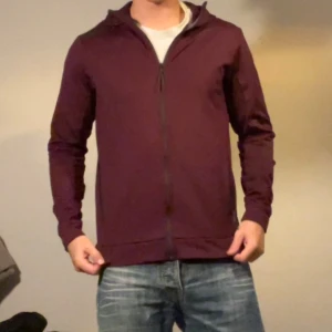 McKinley hoodie - Väldigt bra skick 180 cm 70 kg