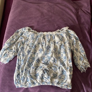 Trekvartsarmad fin grekisk tröja - Använt 3 gånger och sitter superfint på och är i bra skick.