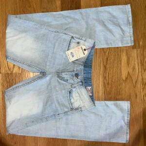 Lowwaist ljusblå jeans - så extremt snygga vintage helt oanvända jeans från Ligao&jeans! lappen kvar!