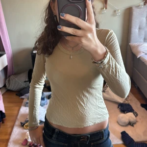 &other stories tröja - Mjuk och skön tröja. Säljer för att jag inte använder den längre. Lite genomsninlig. 