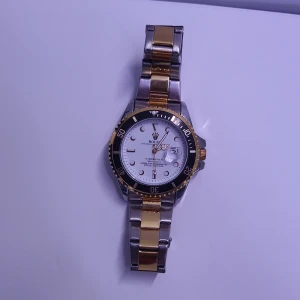 Rolex - Snygg rolex, skriv privat till mig om mer info eftersom jag inte kan skriva det här.