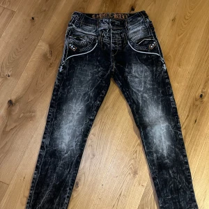 Cipo&Baxx Jeans  - Jeans köpta på Vinted men passade tyvärr inte i storleken. Inga defekter. 