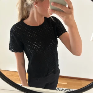 Fest topp - Säljer denna superfina fest toppen då den tyvärr inte kommer till användning längre! Den är i ett superbra skick och endast använd 1 gång.