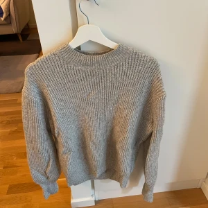 Stickad tröja från H&M  - Bra skick!