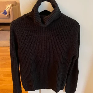 Stickad tröja  - Bra skick