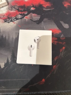 AirPod för salu! - Airpod 4, helt oöppnade, kvitto å serie nummer finns! Mer frågor kontakt privat.