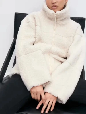 Teddy jacka - Oversized vit/beige teddy jacka från Ginatricot, nyskick 