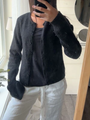 Svart kofta - Jättefin svart kofta från Gina tricot🍋🌊🤍