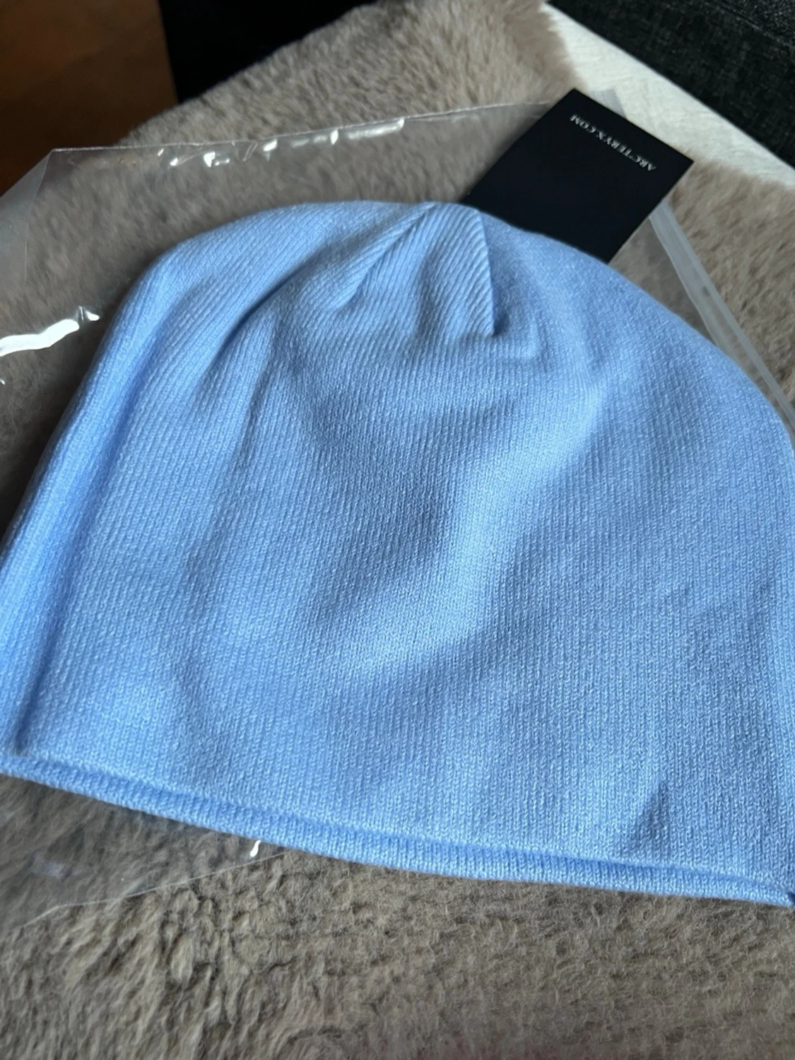 Ljusblå mössa från Arc'teryx - 1