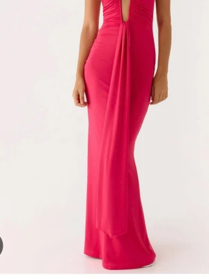 Röd klänning från Peppermayo - Säljer en helt oanvänd klänning från Peppermayo! Den är helt slutsåld på hemsidan🩷