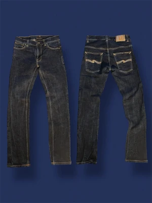 Nudie jeans Lean Dean 30/30 *fet wash* - Nu säljer vi ett par otroligt feta nudie jeans i modellen Lean Dean! Skicket är ofantligt bra, och har även en otroligt fet wash! Tveka inte på att höra av dig vid minsta fundering!🥰🫰