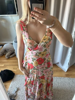 Blommig omlottklänning  - Super fin sommarklänning 😊