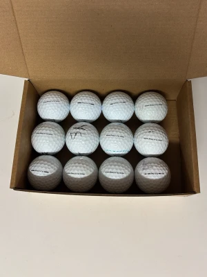Titleist pro V1x. B/C  - Prisvärd mix av Titleist Pro V1x med varierande kosmetiskt skick. Bollarna kan ha mindre repor, tuschstreck och andra kosmetiska märken, men är fullt spelbara.
