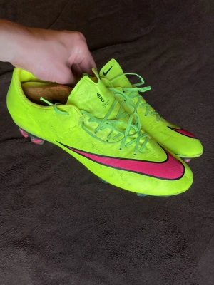 Nike mercurial vapor x elite fotbollsskor - De har använts mycket. Det har blrjat gå upp lite längst fram. Pris kan sänkas vid snabb affär eller köp av fler. Storlek 44,5