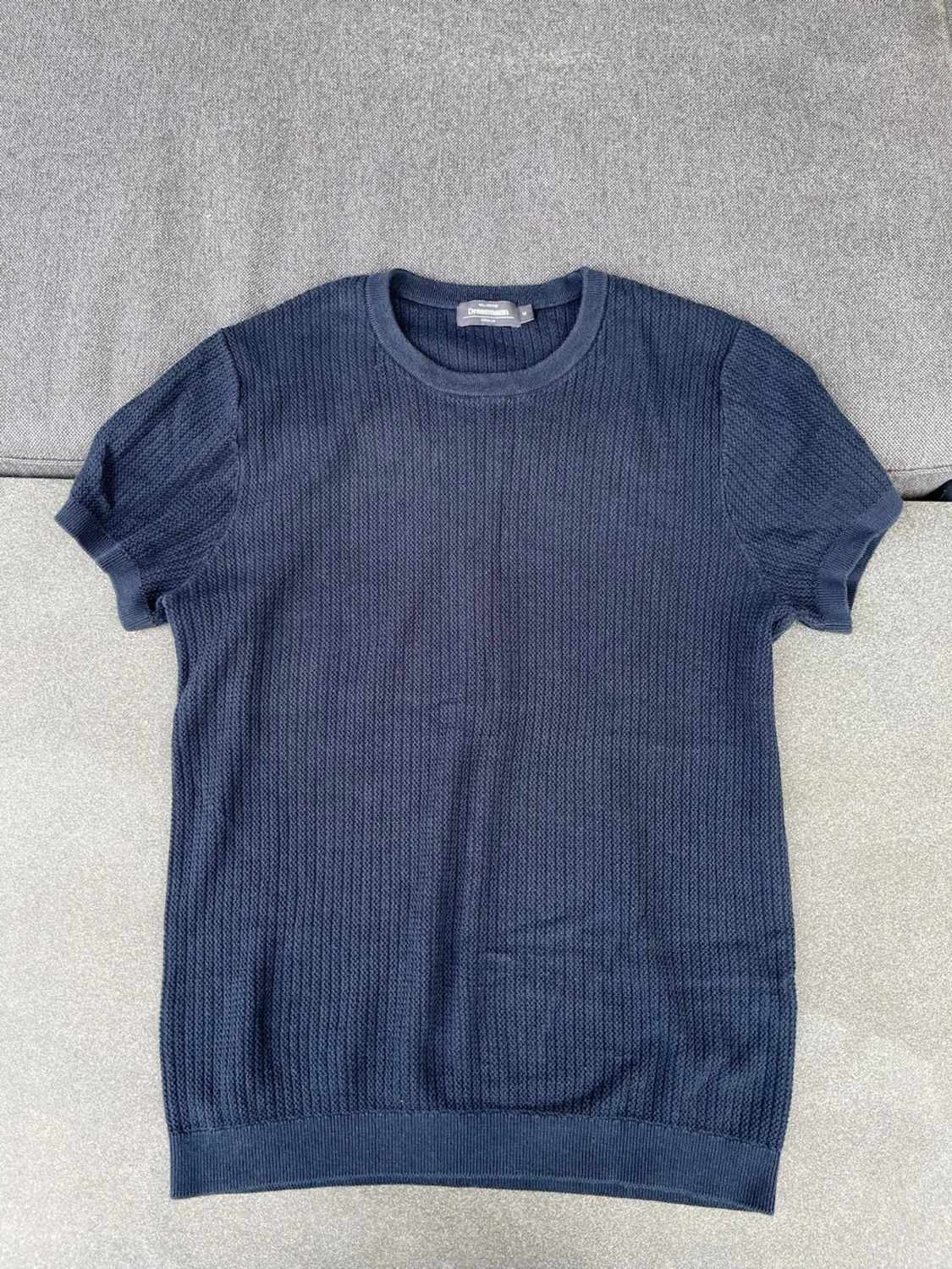 Mörkblå stickad t-shirt
