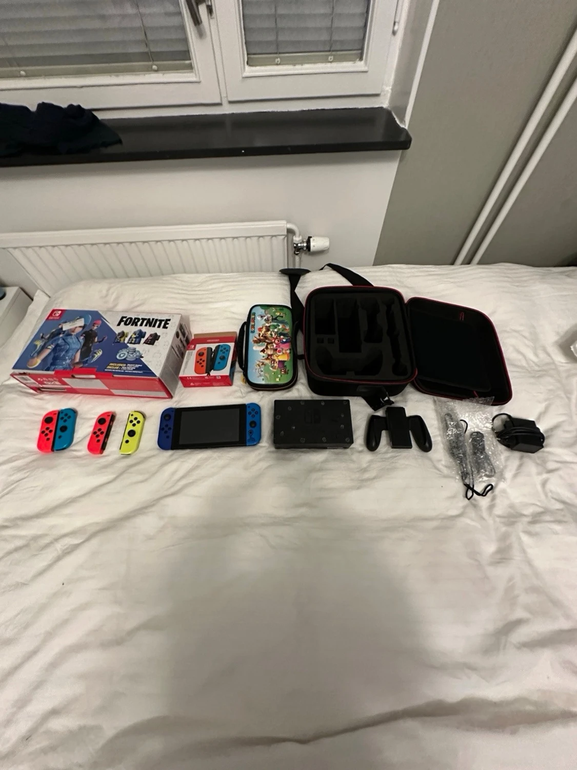 Nintendo Switch Fortnite Edition med tillbehör - 1