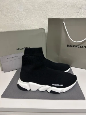 Balenciaga Speed Sneakers  - Helt ny aldrig använd. Storlek: 42 (har även 44) Snabb frakt.