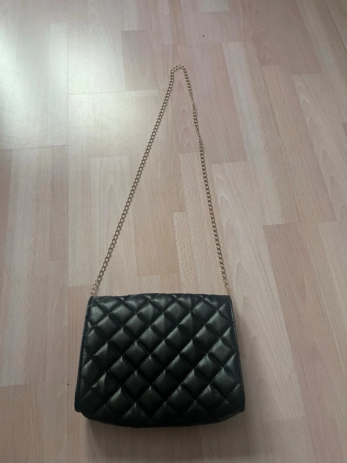 Svart quiltad axelväska med kedja - 2