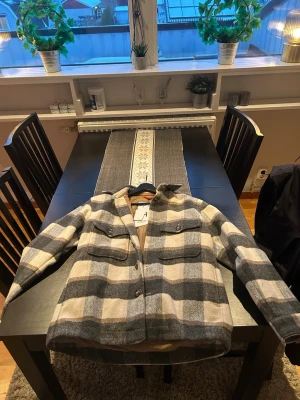 Rutig overshirt från Selected Homme - Helt ny, inte använd. Skriv för mer info