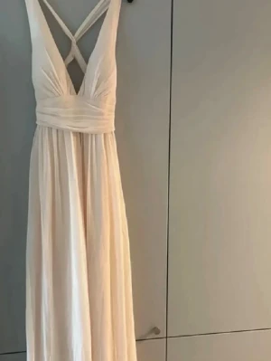 Balklänning  - Säljer nu min balklänning som aldrig kom till användning förra året tyvärr💓