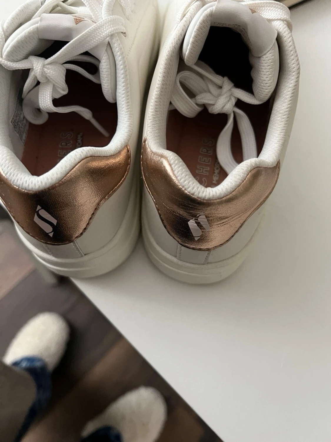 Vita Skechers sneakers i läder - 3