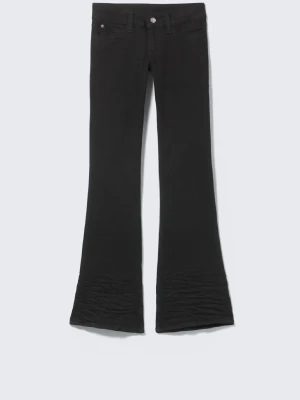 Low waist bootcut jeans  - Hej, jag säljer nu mina low waist, booty bei, bootcut jeans i svart/grå färg då de blivit lite små för mig. 