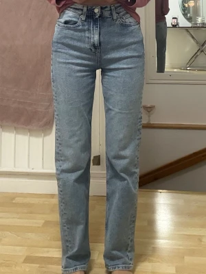 Calvin Klein Jeans  - Skit snygga jeans från Calvin Klein. Storlek 24. Nypris 1000 kronor. Passar mig som är 163 cm