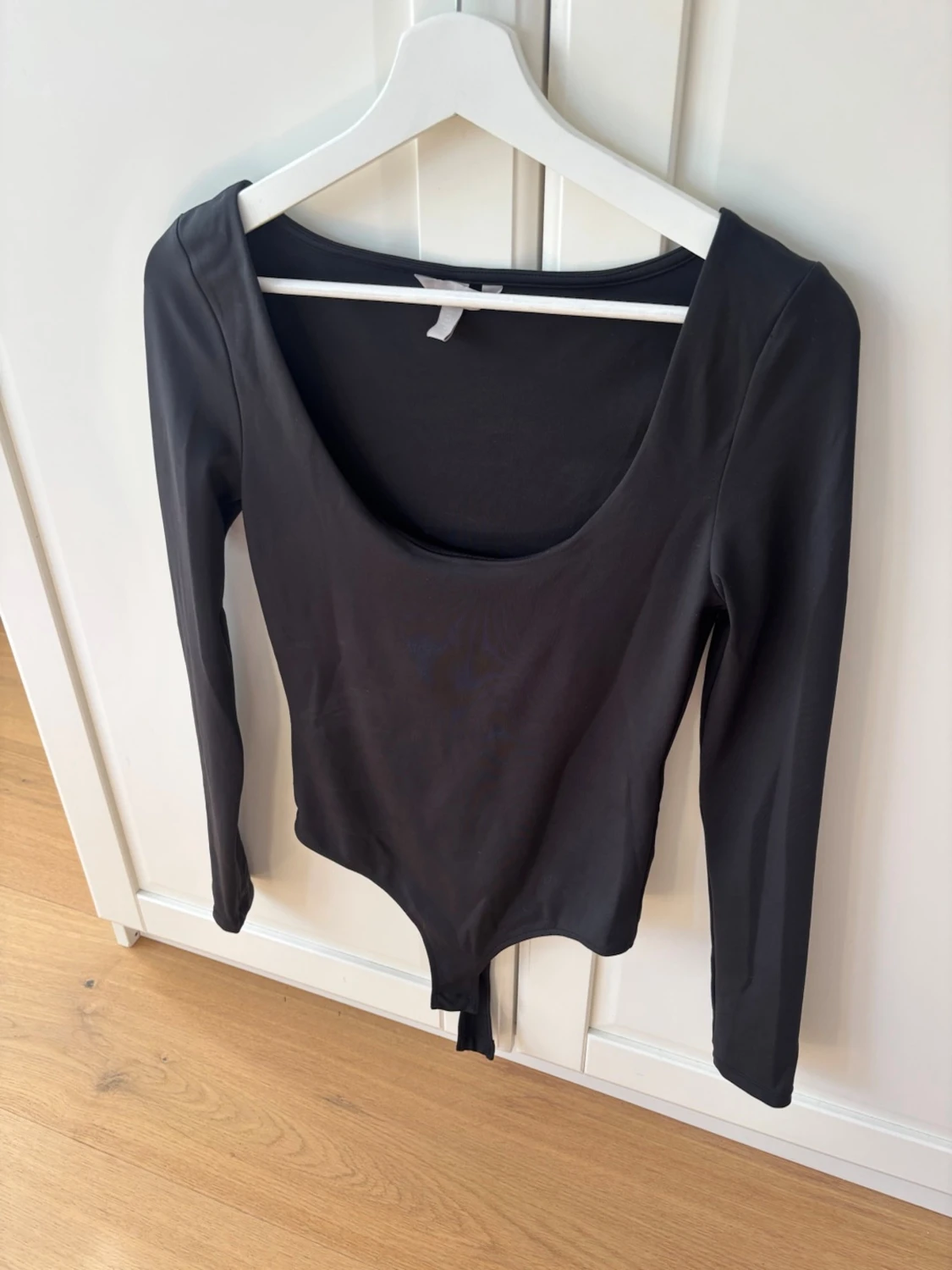 Svart långärmad body