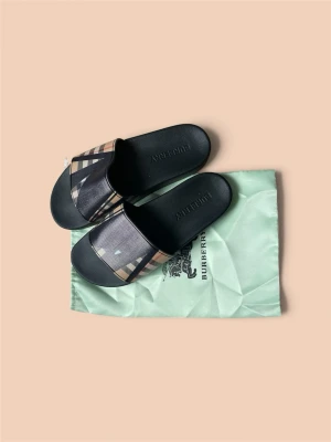 Burberry slides - Selling these size 40 Burberry slides because it’s not my size
