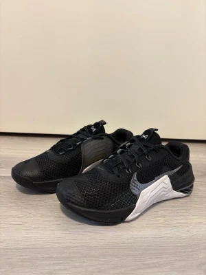 Nike training shoes - NIKE METCON 7 Malli: CZ8280-010 Koko: 37,5 Ovh: 150e  Juuri pestyt.  kuntosali crossfit gym Postitus/nouto