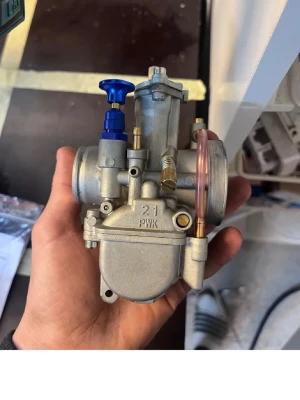 PWK 21 mm förgasare med blå detalj -  Perfekt för dig som vill trimma eller byta ut din nuvarande förgasare.