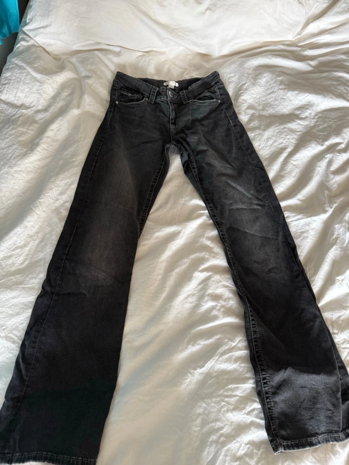 Svarta bootcut jeans